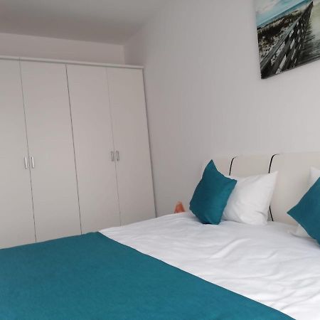 Aqua West Apartment Free Parking- Self Check-In Oradea Exterior foto