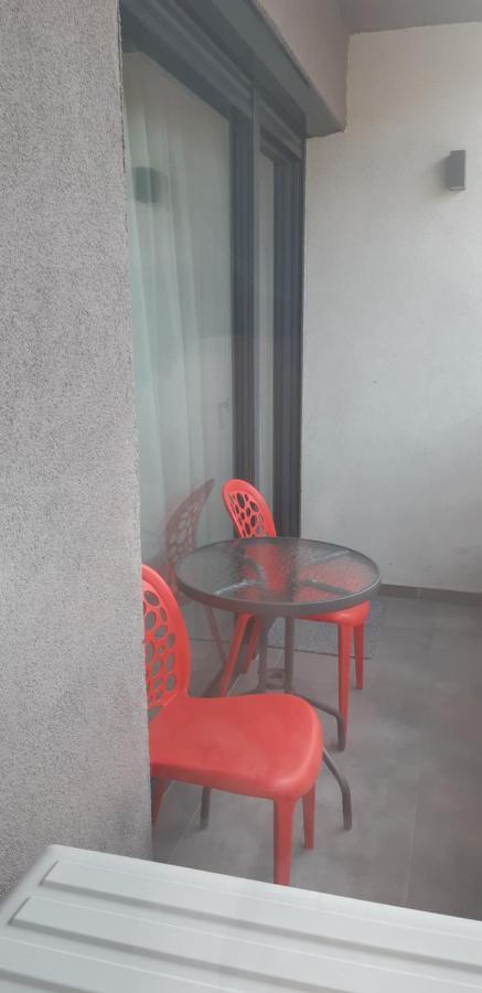 Aqua West Apartment Free Parking- Self Check-In Oradea Exterior foto