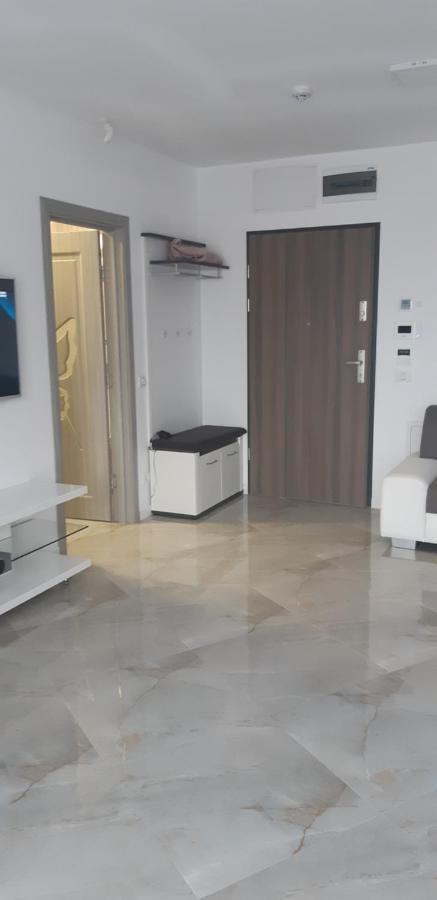 Aqua West Apartment Free Parking- Self Check-In Oradea Exterior foto