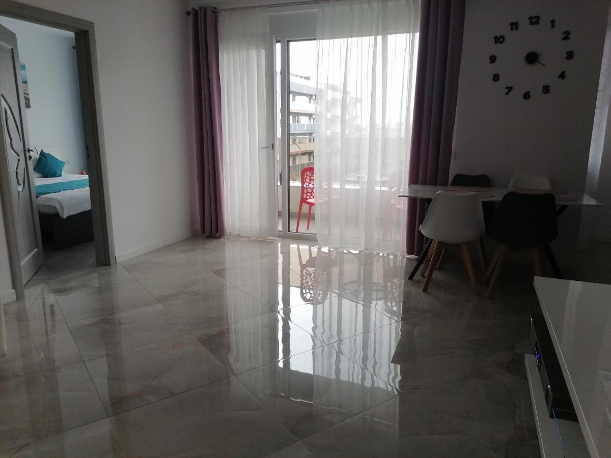 Aqua West Apartment Free Parking- Self Check-In Oradea Exterior foto