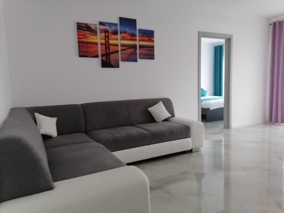 Aqua West Apartment Free Parking- Self Check-In Oradea Exterior foto