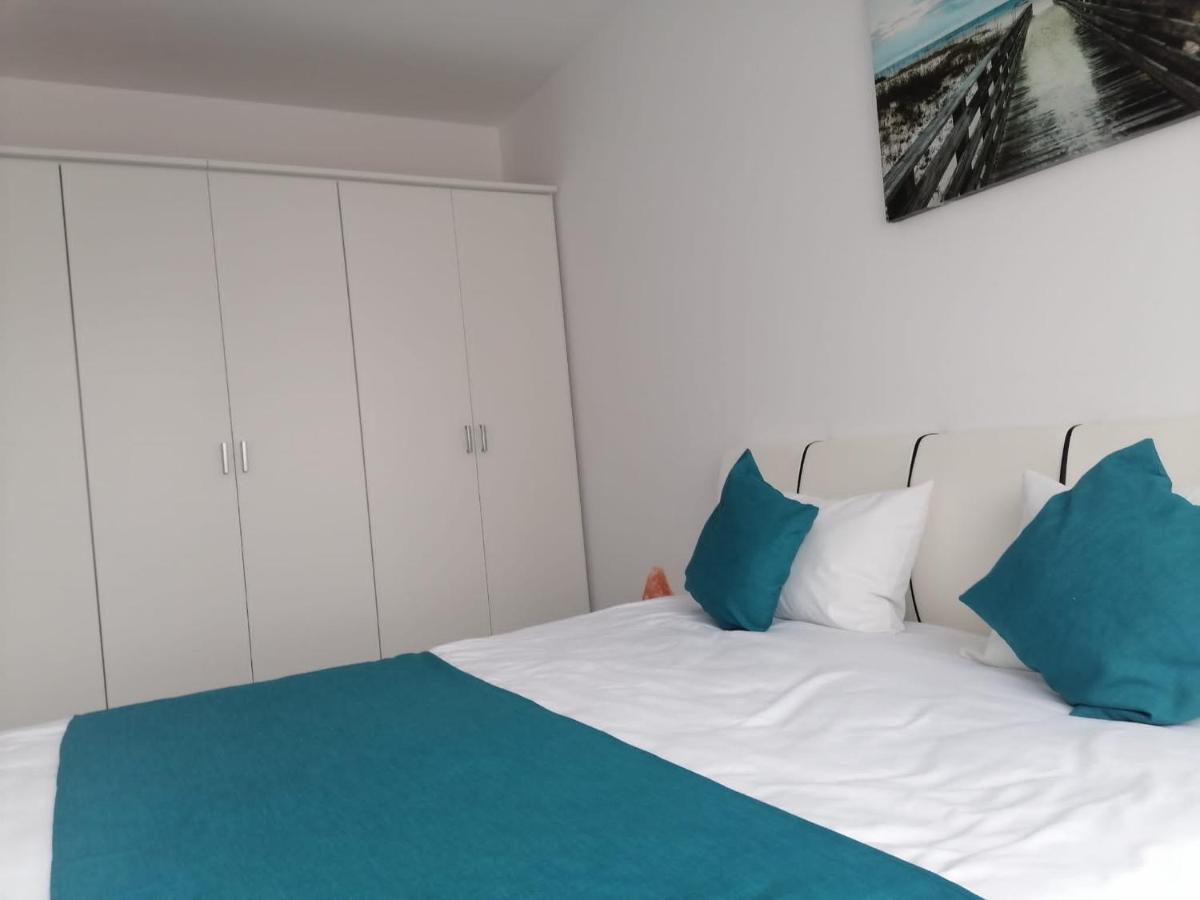 Aqua West Apartment Free Parking- Self Check-In Oradea Exterior foto